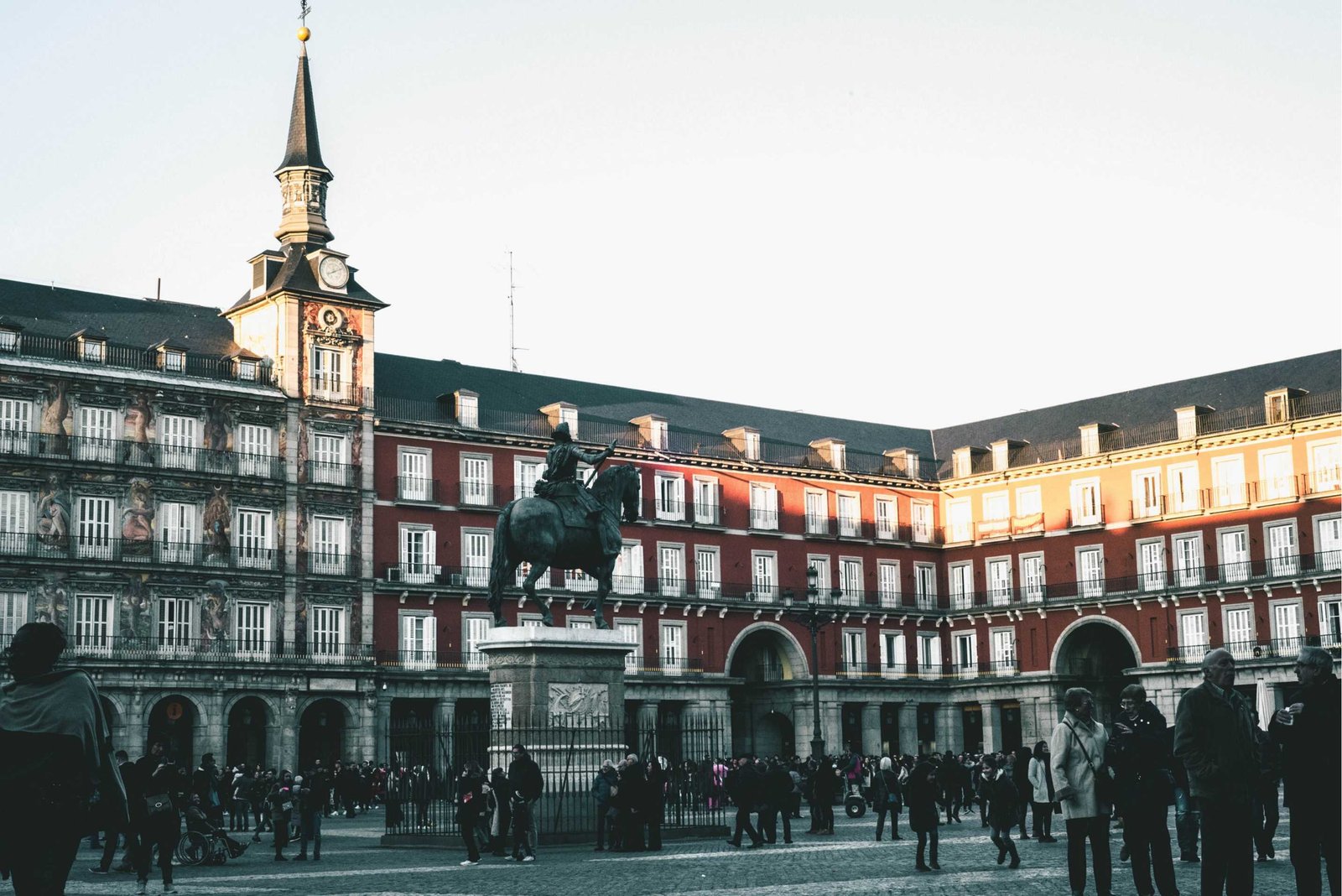Madri - pexels-mati-angulo-930595