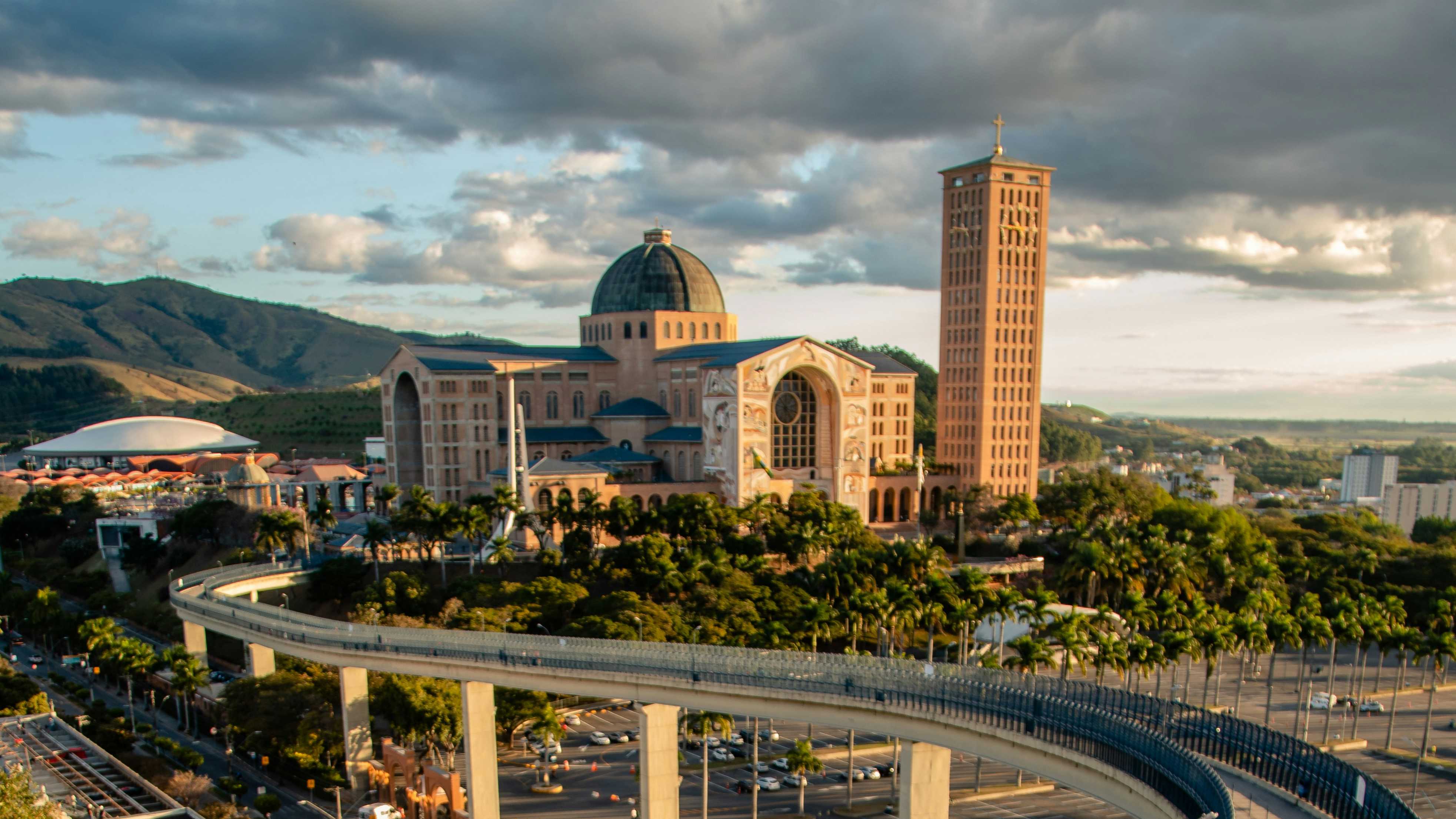 Aparecida do Norte - Foto de Ivan Alves na Unsplash
